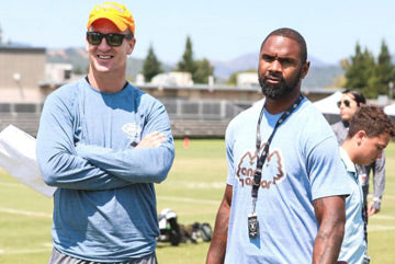 Charles Woodson, Peyton Manning stop by Raiders camp